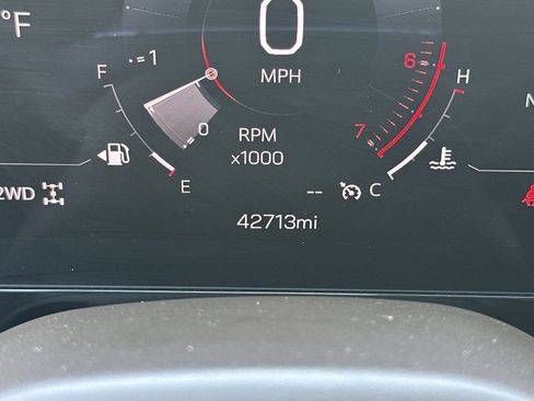 Used 2025 GMC Yukon XL Elevation AWD/4WD image 24