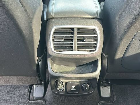 Used 2020 Hyundai Santa Fe Limited FWD image 31
