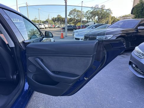 Used 2022 Tesla Model 3 Standard Range Plus image 28