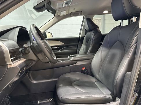 Certified 2024 Toyota Grand Highlander AWD image 14