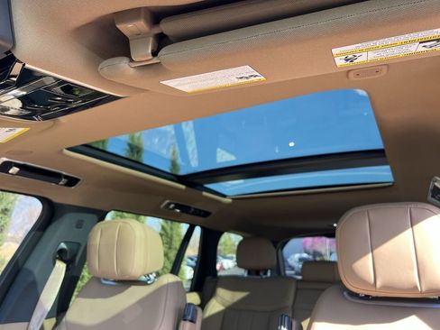 New 2026 Land Rover Range Rover Long Wheelbase SE AWD/4WD image 19