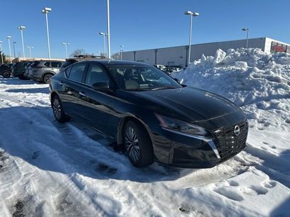 Used 2024 Nissan Altima 2.5 SV
