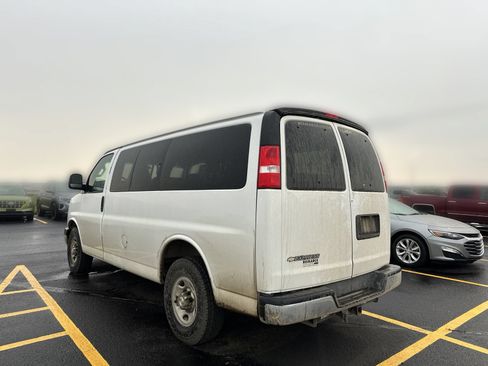 Used 2017 Chevrolet Express 2500 LT w/ LT Preferred Equipment Group RWD image 4