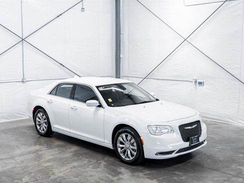 Used 2022 Chrysler 300 Touring image 7