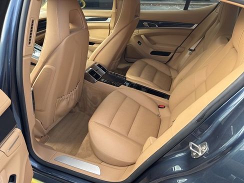 Used 2014 Porsche Panamera 4 image 21