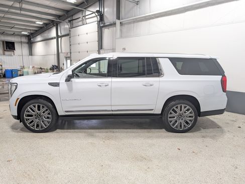 Used 2026 GMC Yukon XL Denali Ultimate w/ LPO, Floor Liner Package AWD/4WD image 6