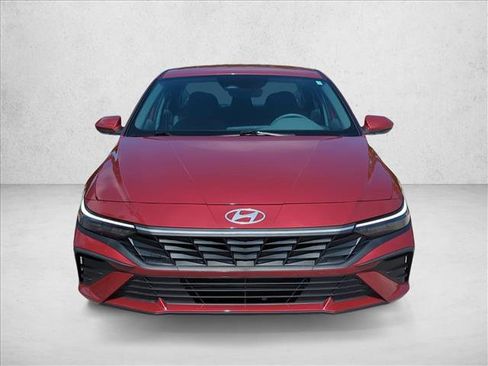 Used 2024 Hyundai Elantra SEL FWD image 2