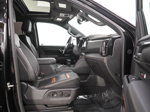 Used 2024 GMC Sierra 1500 AT4 w/ Technology Package AWD/4WD image 11