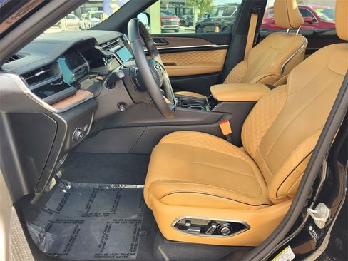 Used 2023 Jeep Grand Cherokee L Summit w/ Advanced Protech Group IV image 4