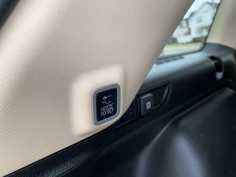Used 2022 Jeep Grand Cherokee Limited AWD/4WD image 7
