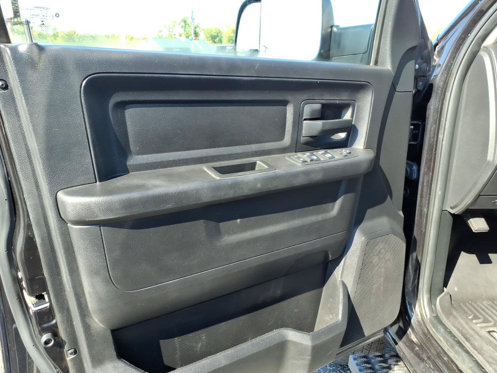 Used 2017 RAM 3500 Tradesman w/ Chrome Appearance Group AWD/4WD image 11