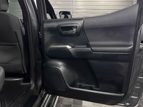 Used 2017 Toyota Tacoma TRD Sport image 35