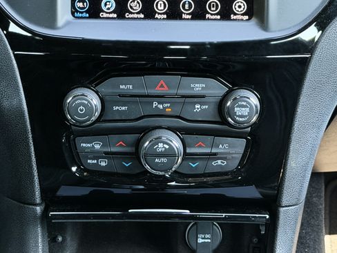 Used 2022 Chrysler 300 S RWD image 9