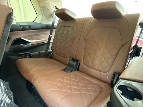 Used 2026 BMW X7 xDrive40i w/ Premium Package AWD/4WD image 18