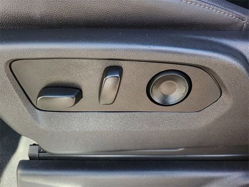 Certified 2025 GMC Sierra 1500 SLT image 14