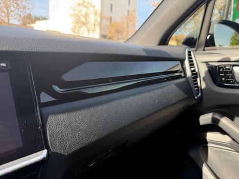 Used 2019 Porsche Cayenne image 43