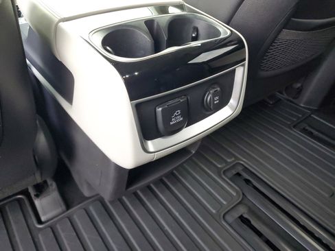 Used 2024 Kia Carnival SX Prestige image 15