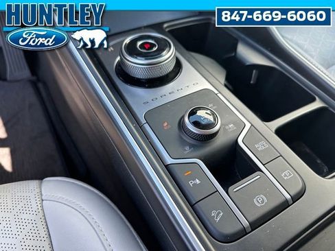 Used 2024 Kia Sorento EX AWD/4WD image 21