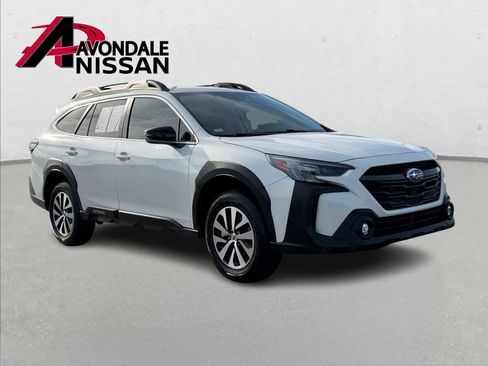 Used 2023 Subaru Outback Premium image 9
