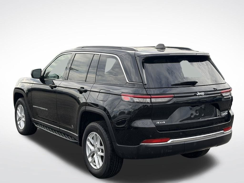 Used 2024 Jeep Grand Cherokee Laredo X AWD/4WD image 7