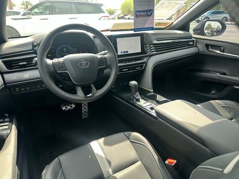 Used 2025 Toyota Camry SE w/ Convenience Package image 16