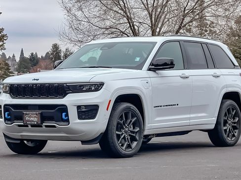 Used 2025 Jeep Grand Cherokee Limited 4xe image 9