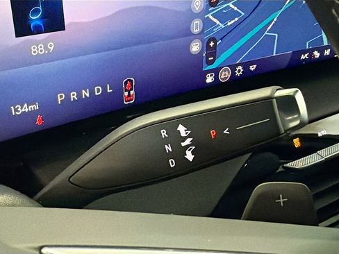 Used 2025 Buick Enclave Avenir FWD image 18