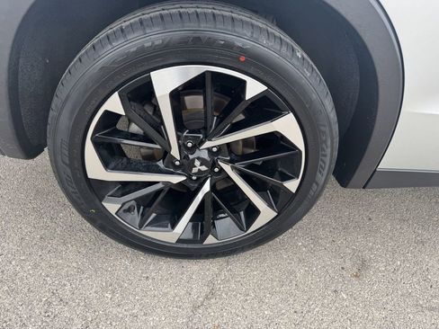 Used 2022 Mitsubishi Outlander SE image 10