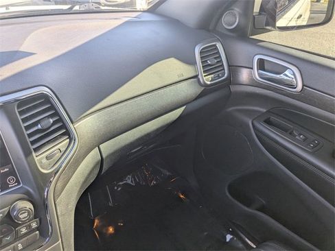Used 2018 Jeep Grand Cherokee Altitude image 18