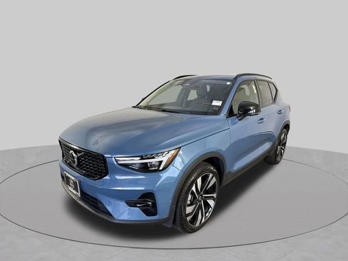 Used 2024 Volvo XC40 B5 Plus w/ Protection Package Premier AWD/4WD image 25