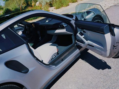 Used 2018 Porsche 911 Turbo S image 30