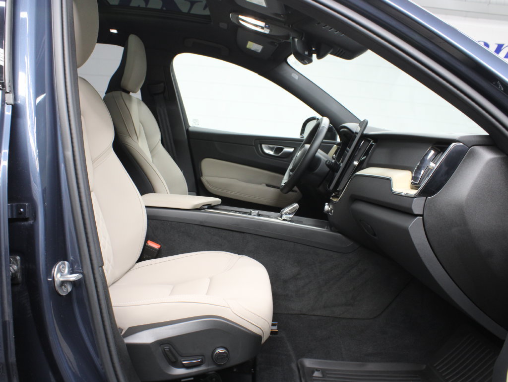 Used 2026 Volvo XC60 B5 Plus w/ Protection Package Premier AWD/4WD image 38
