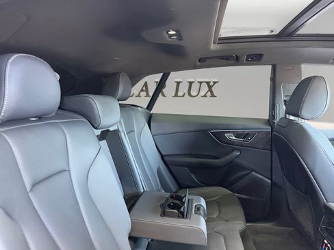 Used 2019 Audi Q8 Premium Plus w/ Premium Plus AWD/4WD image 29