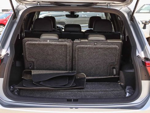 Certified 2023 Volkswagen Tiguan SE R-Line FWD image 28