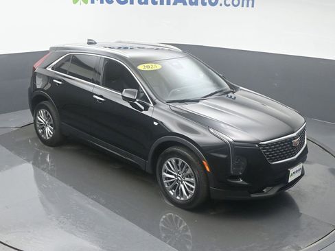 Used 2025 Cadillac XT4 Premium Luxury image 3