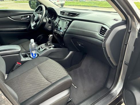 Used 2018 Nissan Rogue SV w/ Premium Package FWD image 37