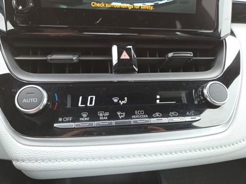Used 2023 Toyota Corolla SE image 18