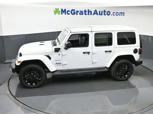 Used 2022 Jeep Wrangler Unlimited Sahara w/ Cold Weather Group image 21