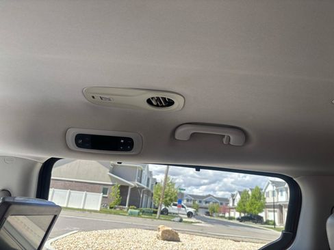 Used 2017 Chrysler Pacifica Touring-L Plus image 10