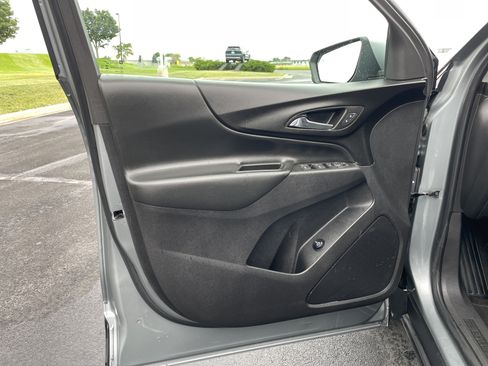 Used 2024 Chevrolet Equinox LT FWD image 19