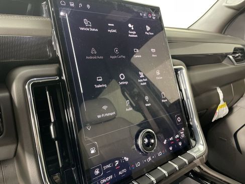 Used 2025 GMC Yukon XL Elevation image 13