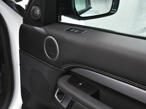 Used 2023 Land Rover Discovery S R-Dynamic image 17