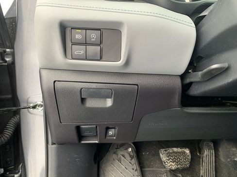 Used 2023 Toyota Highlander XLE FWD image 32