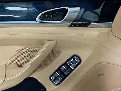 Used 2013 Porsche Panamera RWD image 21