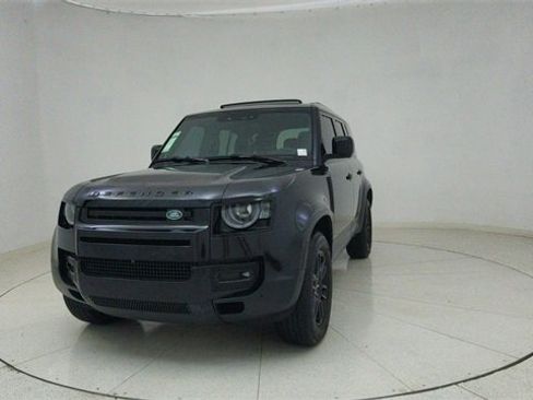 Used 2024 Land Rover Defender 110 S image 66