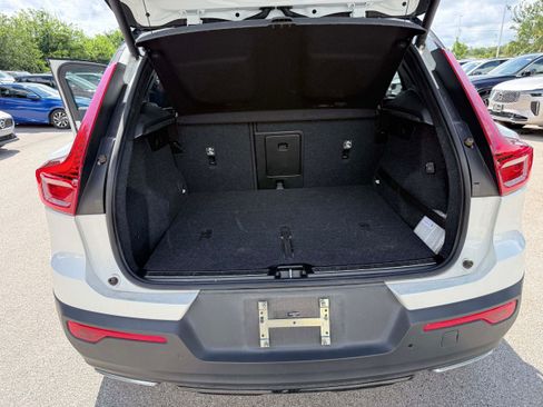 Used 2019 Volvo XC40 T4 R-Design FWD image 23