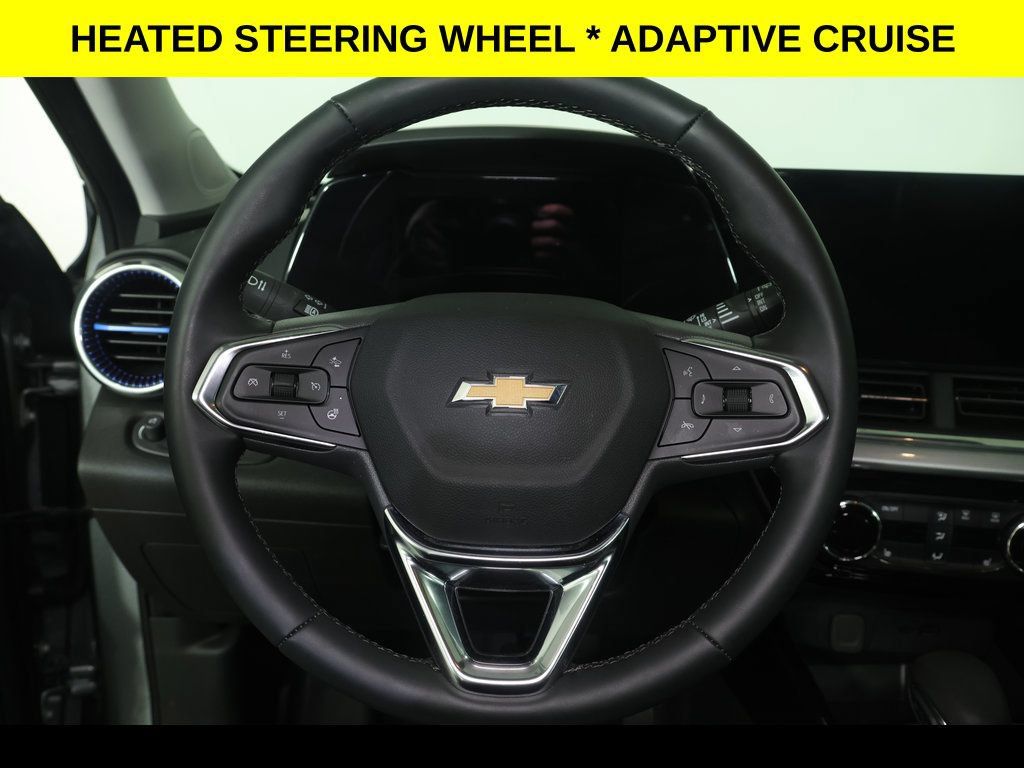 Used 2025 Chevrolet Trax LT w/ Driver Confidence Package FWD image 5