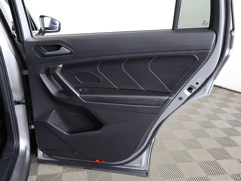 Used 2022 Volkswagen Tiguan SE image 24