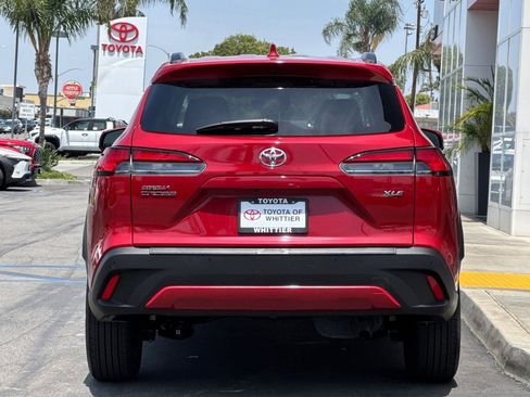 Used 2024 Toyota Corolla Cross XLE w/ Convenience Package FWD image 6