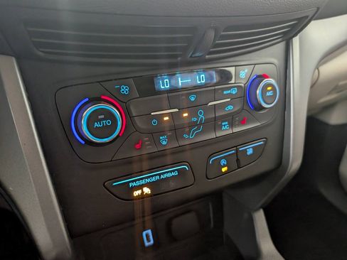 Used 2017 Ford Escape SE AWD/4WD image 11